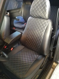 Авточехлы  Нива трехдверная до 11.2019г 21213 21214 экокожа черная с красной ниткой ромб Барс  