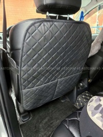 Maximal Защита  заднего сиденья с карманом экокожа черная с синей ниткой ромб соты 62х49см   