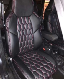 Экстрим  чехлы универсальные экокожа черный соты комплект   