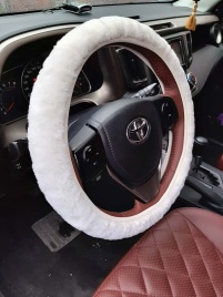Оплетка  руля натуральный мех на коже короткий ворс мутон белый   