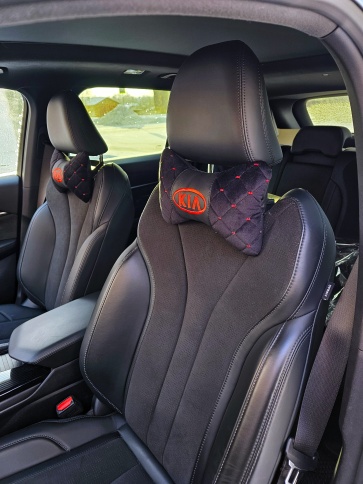 Подушка  под шею с лого KIA красный логотип 2шт фото 2