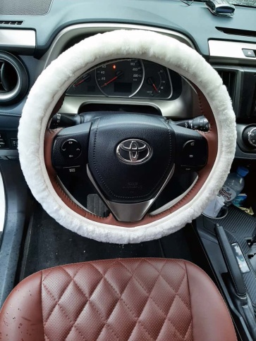 Оплетка  руля натуральный мех на коже короткий ворс мутон белый    фото 3