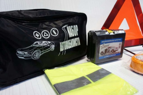 Набор  автомобилиста огнетушитель 2кг аварийный знак трос 5т аптечка жилет   фото 2