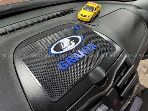Коврик  на панель противоскользящий Granta фото 1