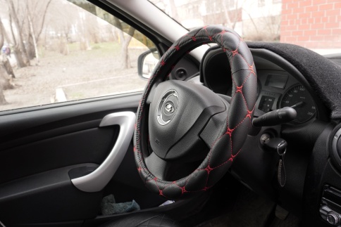 Maximal  оплетка руля экокожа черная ромб красная нитка размер 37-39см C329-BLRD  фото 5