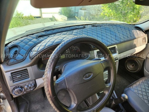 Накидка на панель Приора 1 2007-2014г с черной ниткой экокожа фото 1