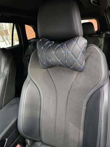 Подушка  под шею ромб черная с синей ниткой бабочка  фото 4