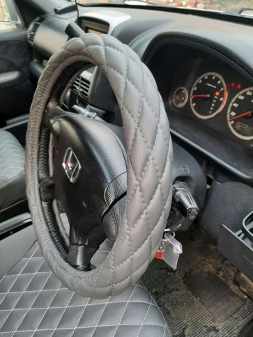 Autoprofi  оплетка руля экокожа спонжевая стёганая серый размер М SP-9010    фото 6