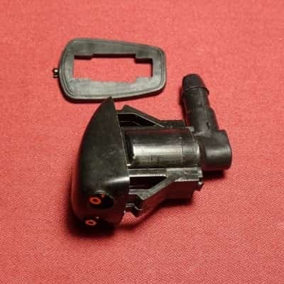 F124 Форсунка стеклоомывателя лобового стекла Toyota  фото 1