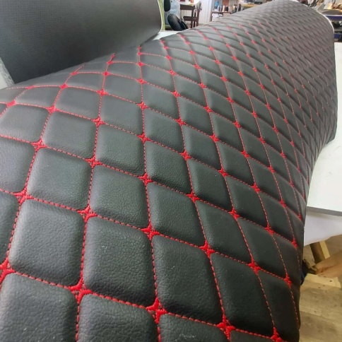 Экокожа на поролоне 5мм узор бабочка черная нить красная 1м х 1,4м    фото 3