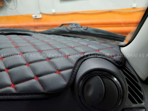 Накидка на панель Lada Granta Гранта FL с 2018г Lada Kalina Калина 2 с 2013г с красной ниткой экокож фото 5