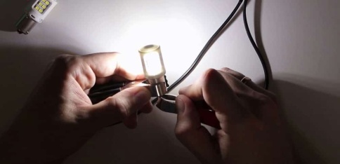 Philips  лампа светодиодная T25 P21W 12V 21W 6000K 2шт    фото 2