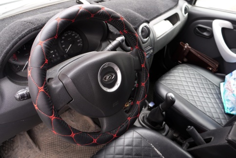 Maximal  оплетка руля экокожа черная ромб красная нитка размер 37-39см C329-BLRD  фото 1