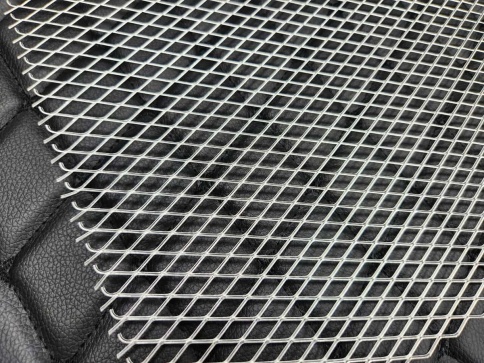 Новая Заря Защитная сетка на решетку радиатора средняя сетка хром 100х33см    фото 2