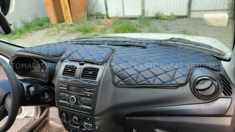 Накидка на панель Lada Granta Гранта FL с 2018г Lada Kalina Калина 2 с 2013г с синей ниткой экокожа  фото 6