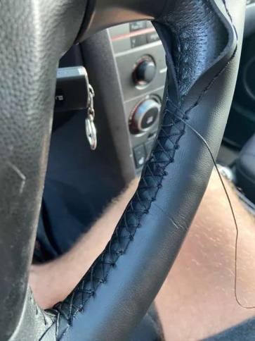 AVS  оплетка руля под шнуровку экокожа гладкая черная размер М диаметр 37-39см обхват 10см фото 2