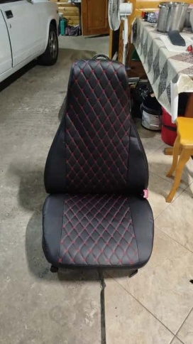 Авточехлы  ВАЗ 2107 экокожа черный с красной ниткой ромб Барс   фото 4