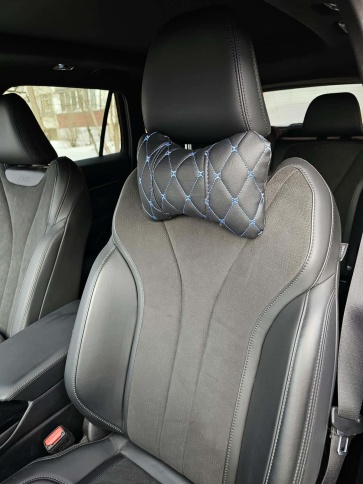 Подушка  под шею ромб черная с синей ниткой бабочка  фото 2