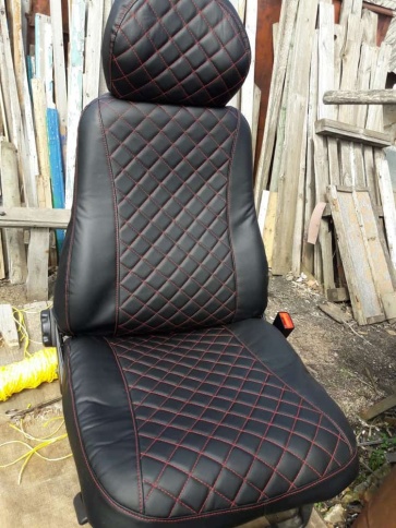 Авточехлы  ВАЗ 2109 2114 2115 Нива пятидверная до 2019г экокожа черная с красной никой ромб Барс   фото 4