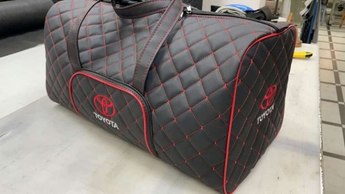 Дорожная сумка из экокожи с лого фото 1