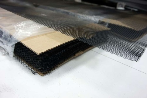 R8 защитная сетка на решетку радиатора ячейка 120х40см черная    фото 2