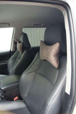 Maximal Подушка косточка под шею велюр коричневый с бежевой ниткой 26х19см 1шт    фото 4