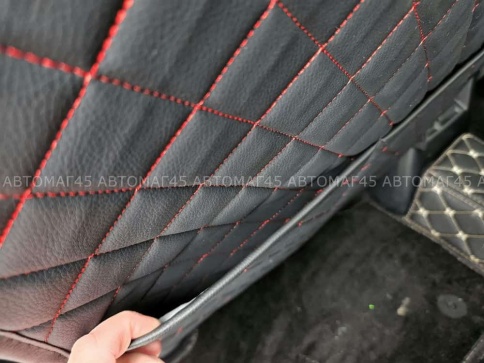 Maximal Защита  заднего сиденья с карманом экокожа черная с красной ниткой ромб соты 62х49см    фото 2