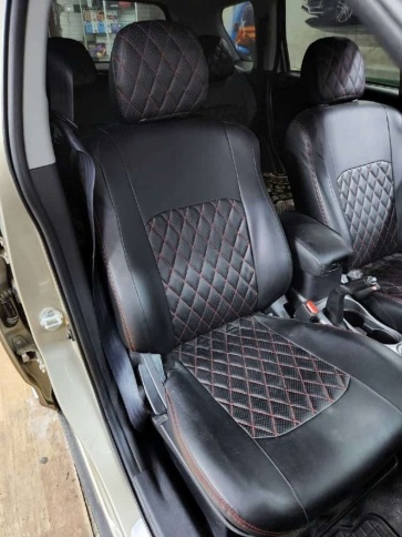 Авточехлы  Mitsubishi Outlander Мицубиси Аутлендер XL 2006-2012г экокожа черная красная нить ромб    фото 9