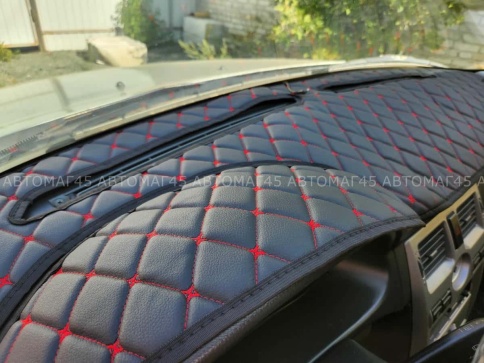 Накидка на панель Приора 1 2007-2014г с красной ниткой экокожа фото 3