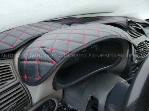 Накидка на панель Lada Kalina Калина 1 04-13г без подушки безопасности с красной ниткой экокожа  фото 4