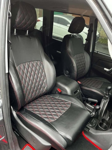 Авточехлы  УАЗ Patriot Патриот с 19г с увеличен.боковой поддержкой экокожа черный с красной нит ромб фото 7