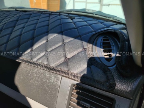 Накидка на панель Приора 1 2007-2014г с черной ниткой экокожа фото 2