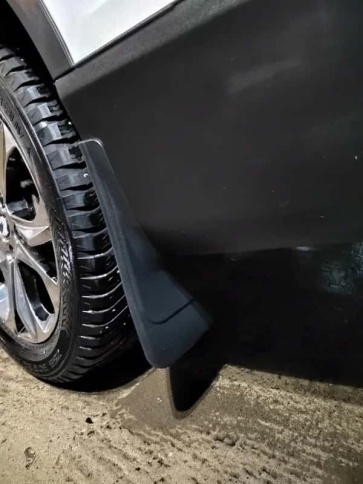 Kraft  брызговики универсальные для внедорожников черные 34х25см 2шт     фото 3