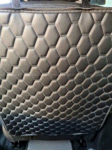 Защита  заднего сиденья без кармана экокожа черная черно-серая ромб соты 63х48см    фото 7