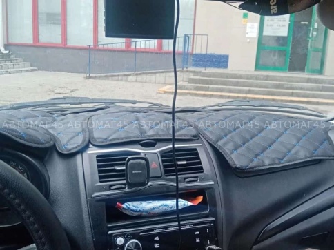 Накидка на панель Lada Granta Гранта FL с 2018г Lada Kalina Калина 2 с 2013г с синей ниткой экокожа  фото 4