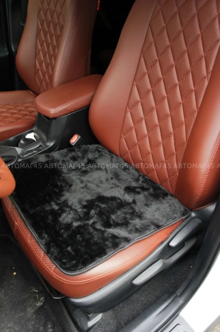 Накидка  подушка на сиденье короткий ворс на силиконе черный шерсть 40%    фото 1