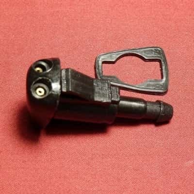 F125 Форсунка стеклоомывателя лобового стекла Toyota  фото 1