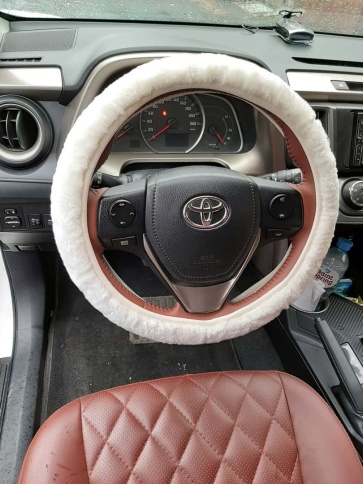 Оплетка  руля натуральный мех на коже короткий ворс мутон белый    фото 2