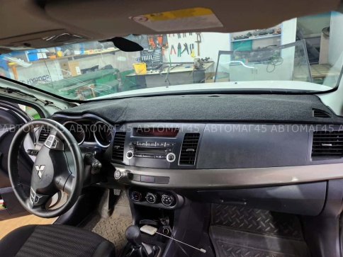 Накидка на панель Mitsubishi Lancer 10 Мицубиси Лансер 10 с 2007г карпет Maximal фото 2