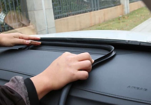 Carius уплотнитель между панелью и лобовым стеклом универсальный автомобильный 1,6м фото 3