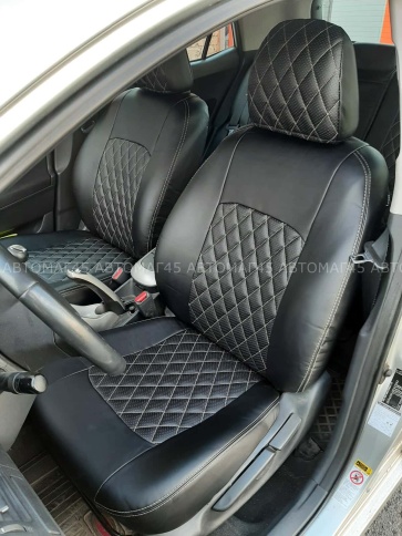 Авточехлы  Toyota Auris Тойота Аурис 2006-2013г экокожа черная бежевая нить ромб    фото 1