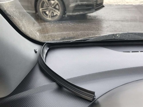 Carius уплотнитель между панелью и лобовым стеклом универсальный автомобильный 1,6м фото 2