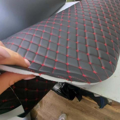 Экокожа на поролоне 5мм узор бабочка черная нить красная 1м х 1,4м    фото 2