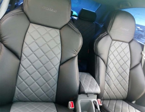 Драйв  чехлы универсальные экокожа Ромбы черный серый комплект    фото 5