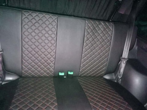 Авточехлы  Нива трехдверная до 11.2019г 21213 21214 экокожа черная с красной ниткой ромб Барс   фото 2