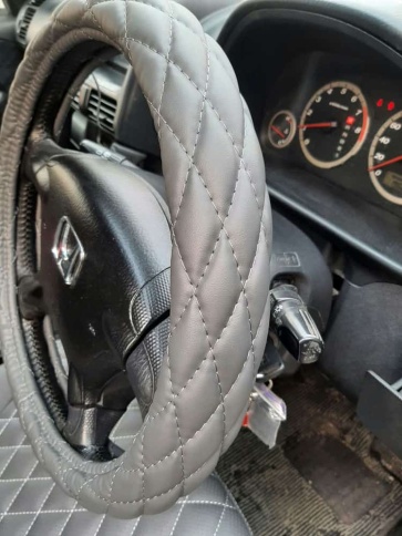 Autoprofi  оплетка руля экокожа спонжевая стёганая серый размер М SP-9010    фото 4