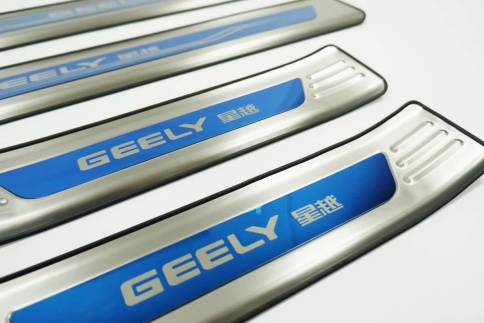 Накладки на внутр пороги Geely Tugella 2019-2024г широкие алюминий 4шт фото 5