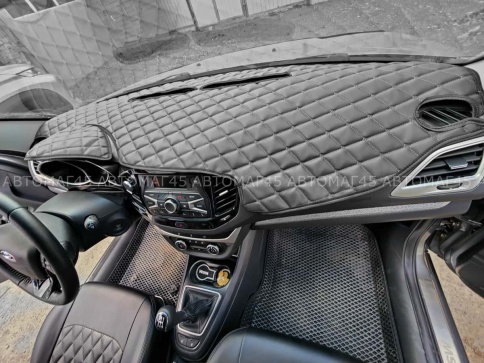 Накидка на панель Lada Vesta седан Веста Lada SW Vesta SW Cross с черной ниткой экокожа  фото 3
