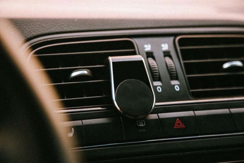 KPR держатель телефона и планшета на дефлектор магнитный черный    фото 3