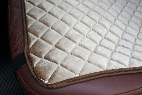 888-2  Накидка на сиденье на силиконе велюр бежевый 45 x 45см 1шт    фото 2